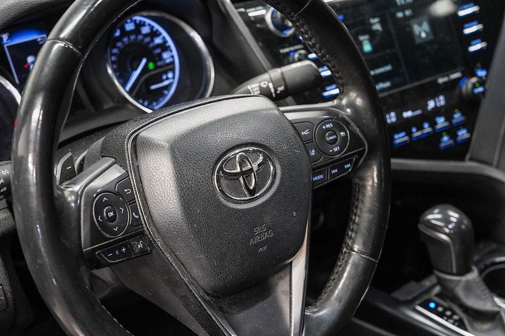 Thumbnail: 2020 Toyota Camry - 14