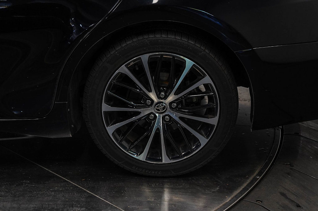 Thumbnail: 2020 Toyota Camry - 22