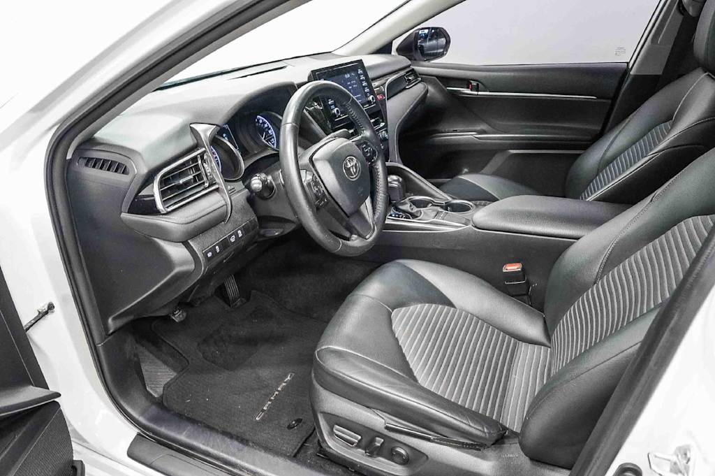 Thumbnail: 2022 Toyota Camry - 11