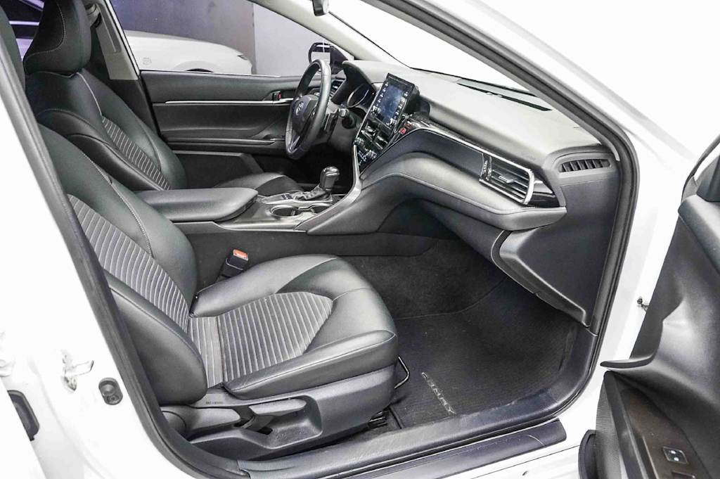 Thumbnail: 2022 Toyota Camry - 10