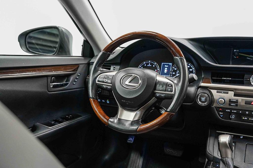 Thumbnail: 2017 Lexus ES - 12