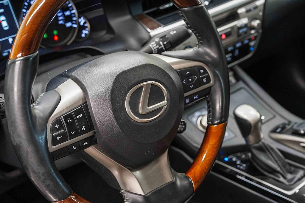 Thumbnail: 2017 Lexus ES - 13
