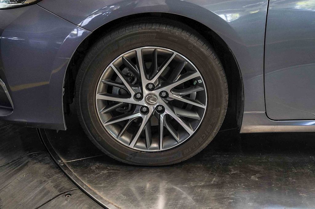 Thumbnail: 2017 Lexus ES - 6
