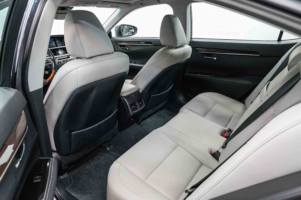 Thumbnail: 2017 Lexus ES - 11