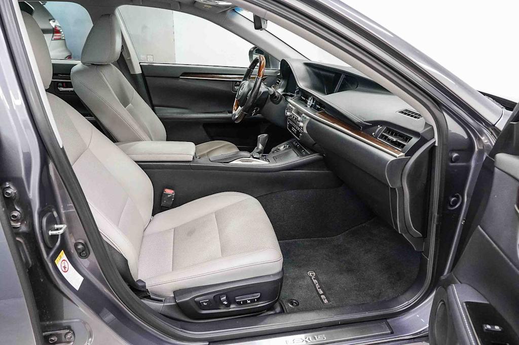 Thumbnail: 2017 Lexus ES - 9