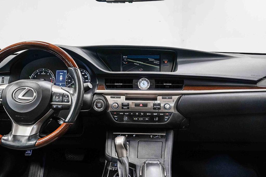 Thumbnail: 2017 Lexus ES - 8