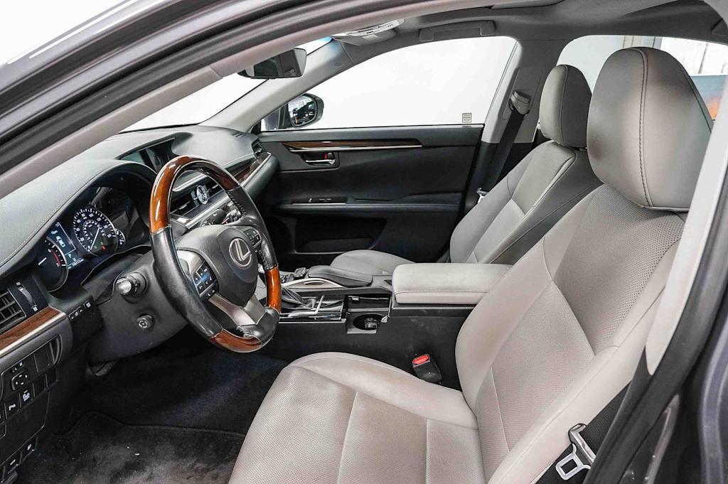 Thumbnail: 2017 Lexus ES - 10