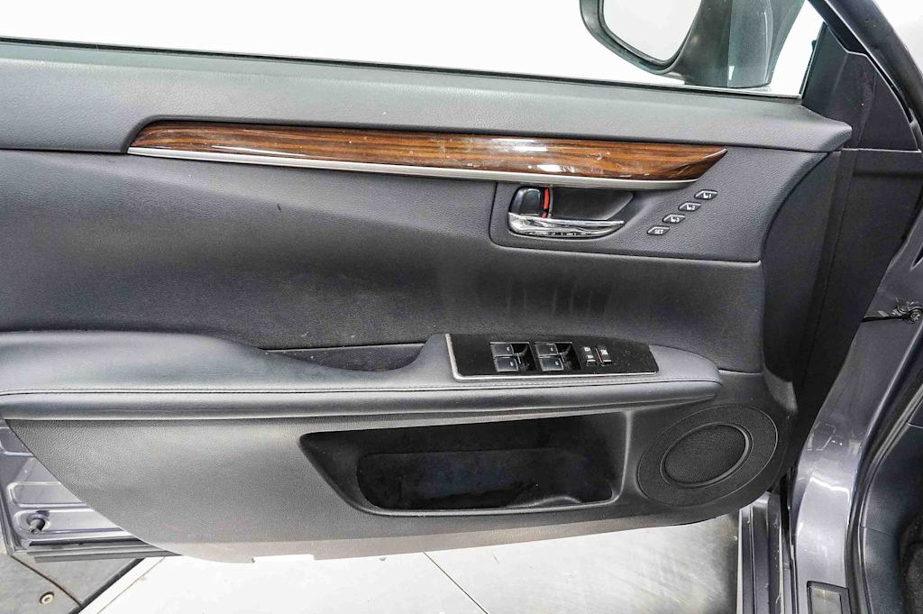 Thumbnail: 2017 Lexus ES - 26