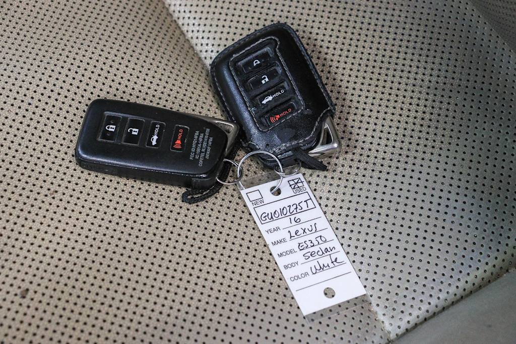 Thumbnail: 2016 Lexus ES - 15