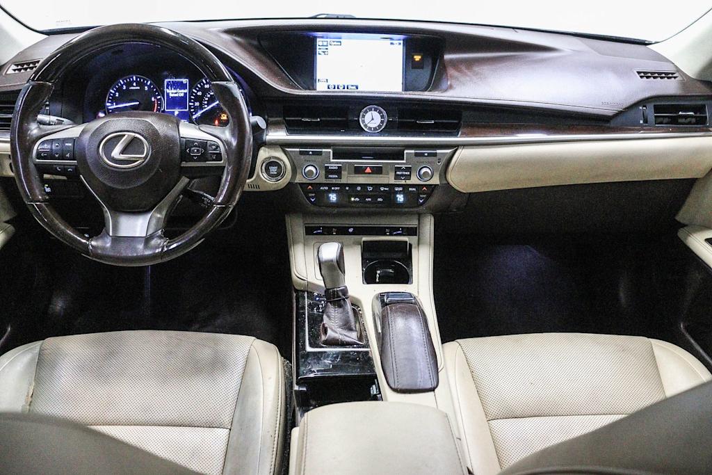 Thumbnail: 2016 Lexus ES - 2