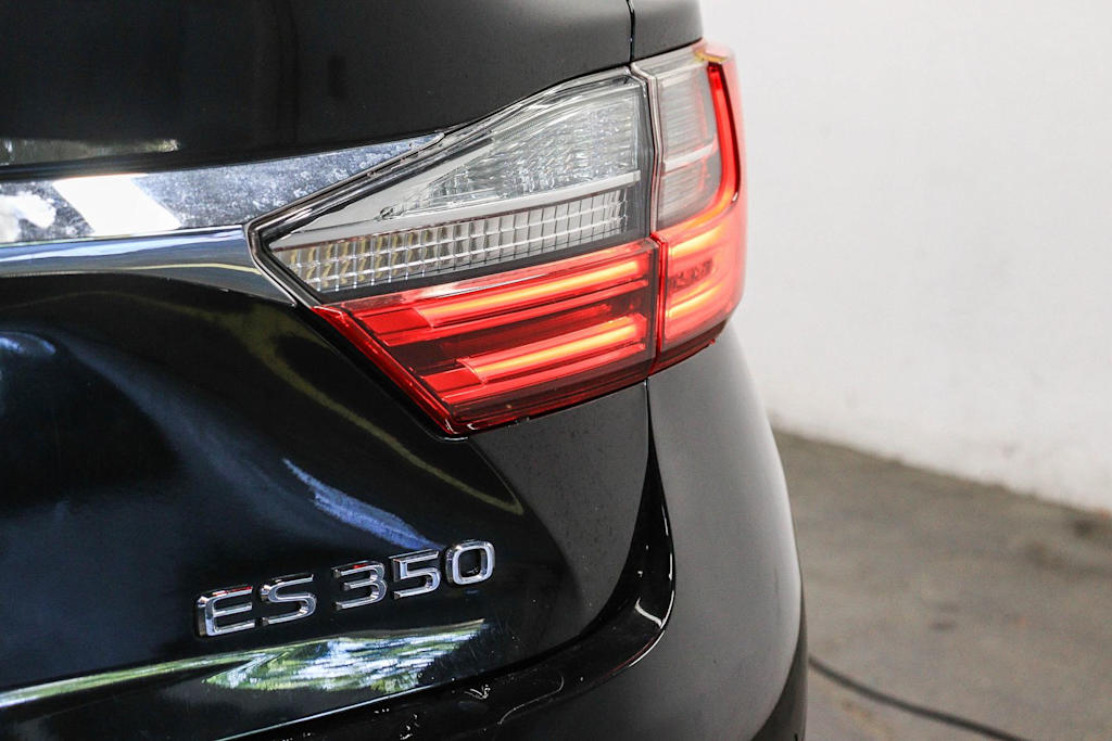 Thumbnail: 2016 Lexus ES - 22