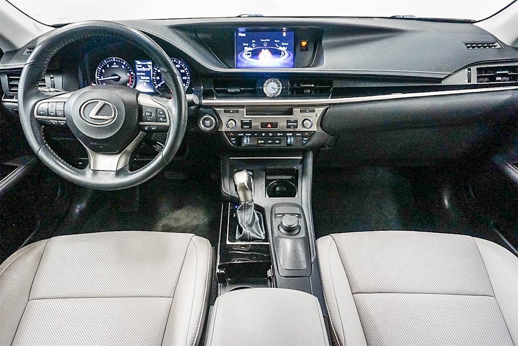 Thumbnail: 2018 Lexus ES - 2