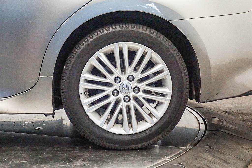 Thumbnail: 2018 Lexus ES - 20