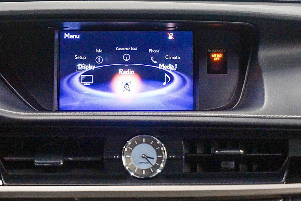 Thumbnail: 2018 Lexus ES - 12