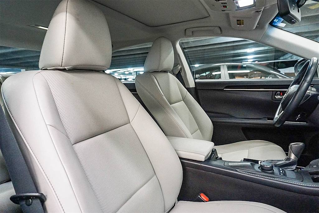 Thumbnail: 2018 Lexus ES - 8