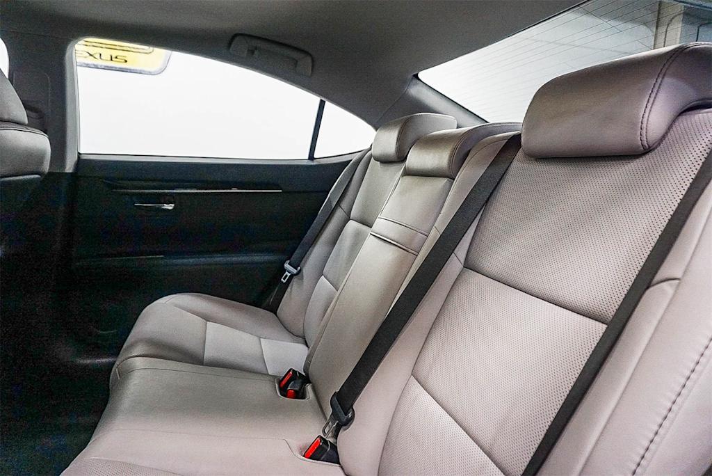 Thumbnail: 2018 Lexus ES - 10