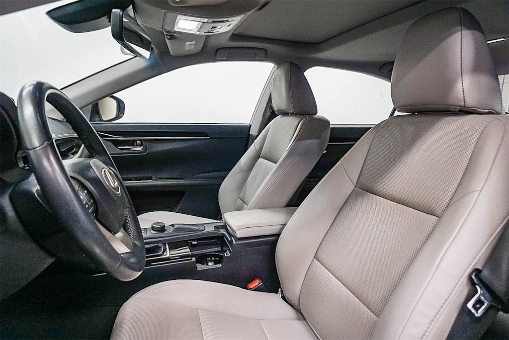 Thumbnail: 2018 Lexus ES - 9