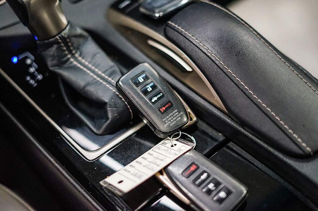 Thumbnail: 2017 Lexus ES - 6