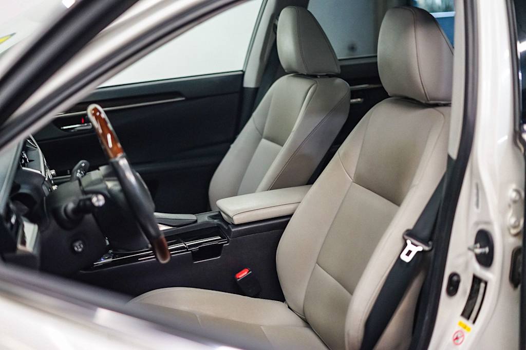 Thumbnail: 2017 Lexus ES - 11