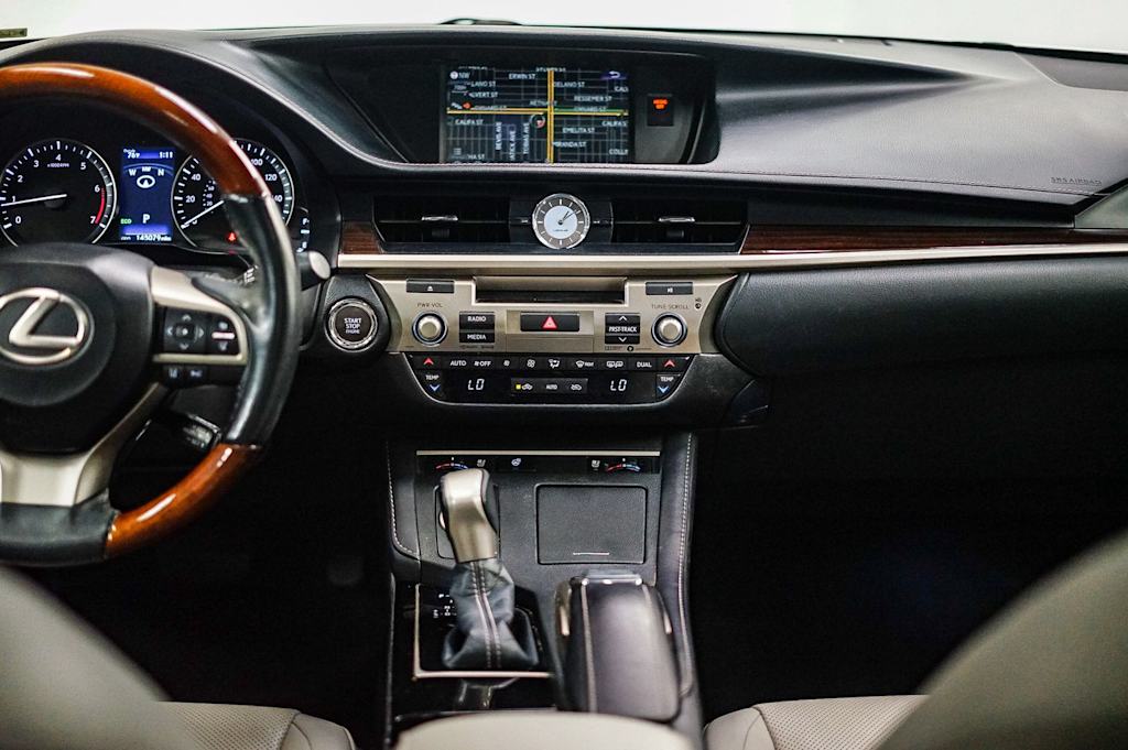 Thumbnail: 2017 Lexus ES - 9