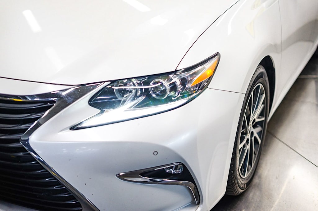 Thumbnail: 2017 Lexus ES - 19