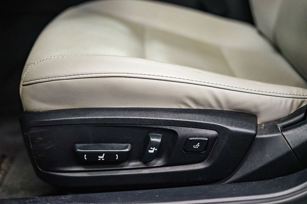 Thumbnail: 2017 Lexus ES - 24