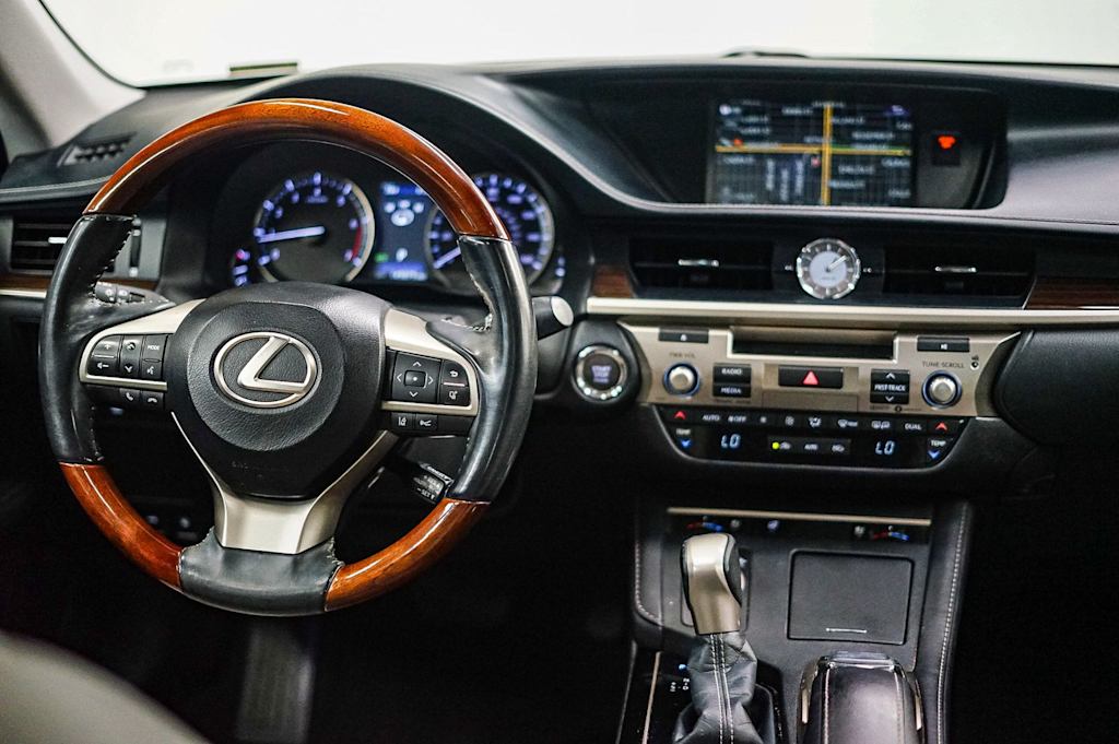 Thumbnail: 2017 Lexus ES - 2