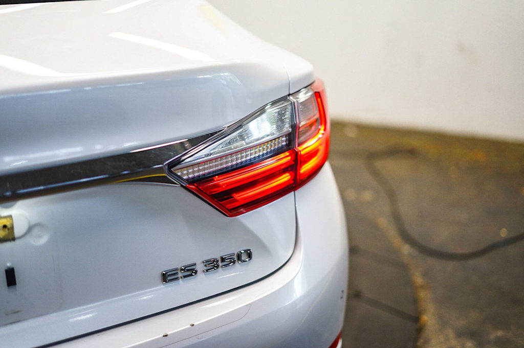 Thumbnail: 2017 Lexus ES - 22