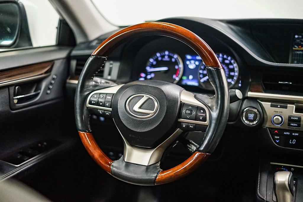 Thumbnail: 2017 Lexus ES - 14
