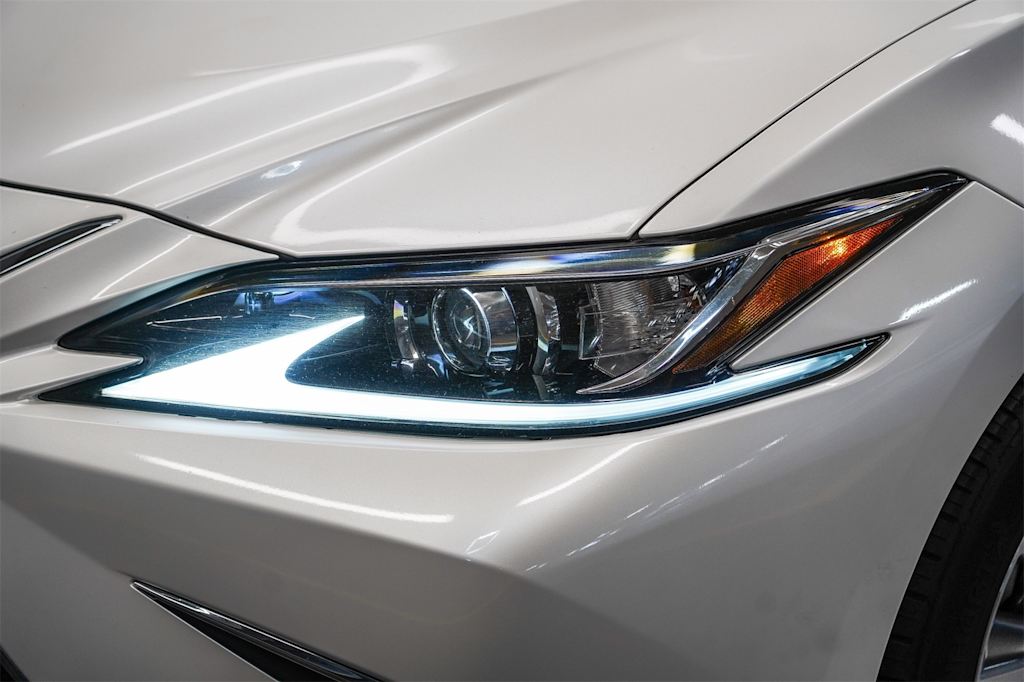 2020 Lexus ES Hybrid 300h 18