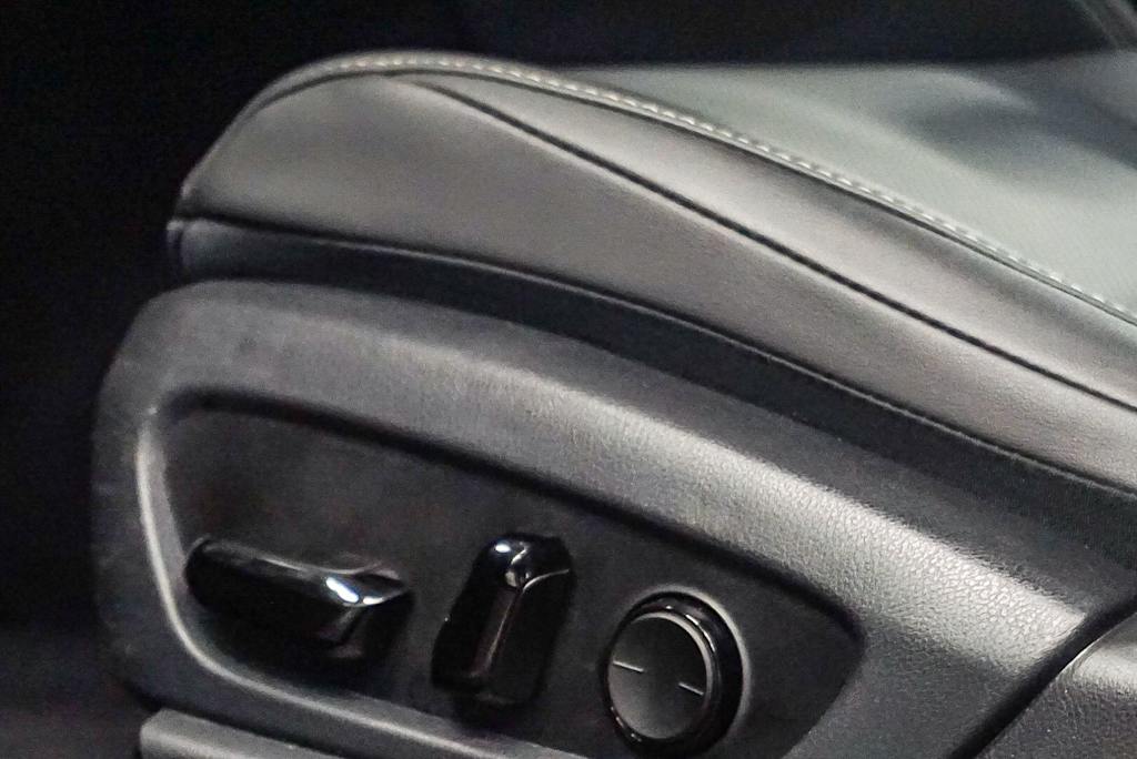 Thumbnail: 2025 Lexus ES - 26