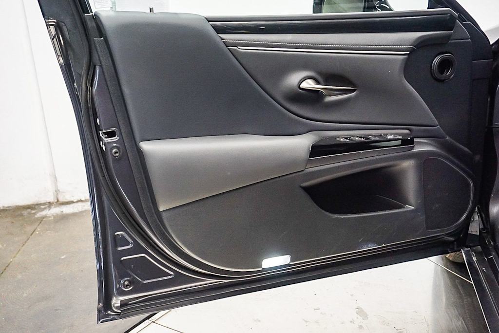 Thumbnail: 2025 Lexus ES - 27