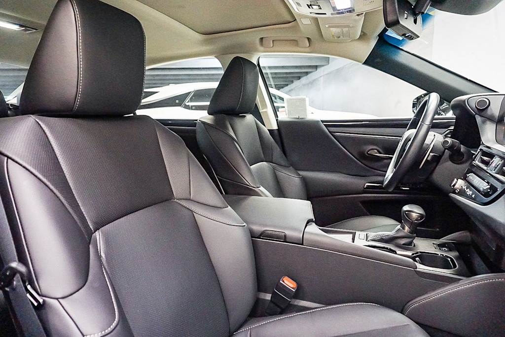 Thumbnail: 2025 Lexus ES - 10