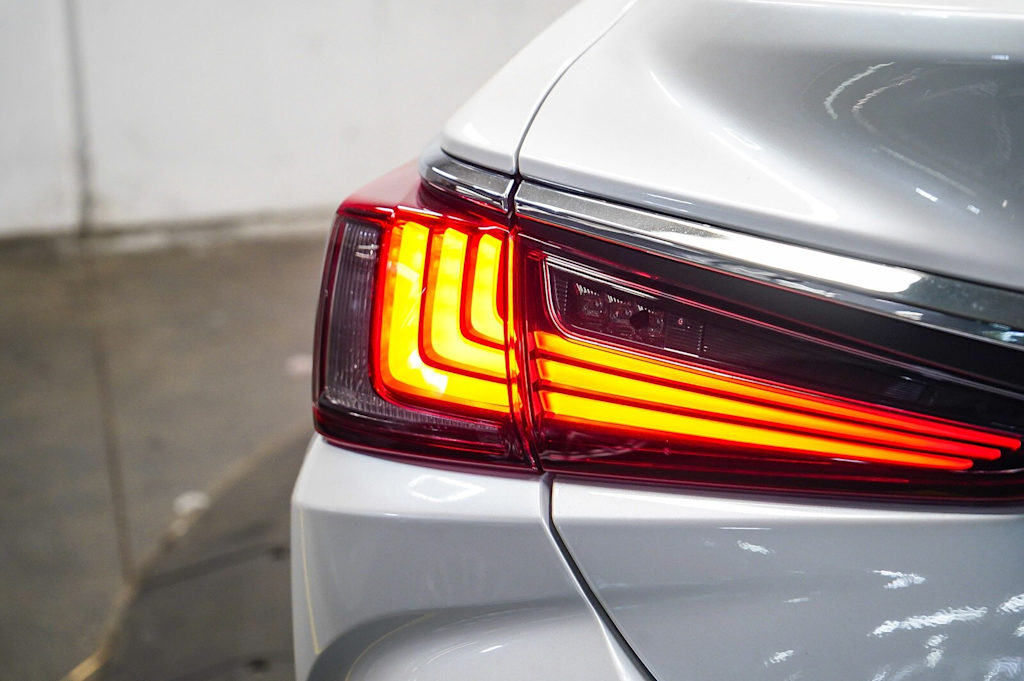 Thumbnail: 2025 Lexus ES - 23
