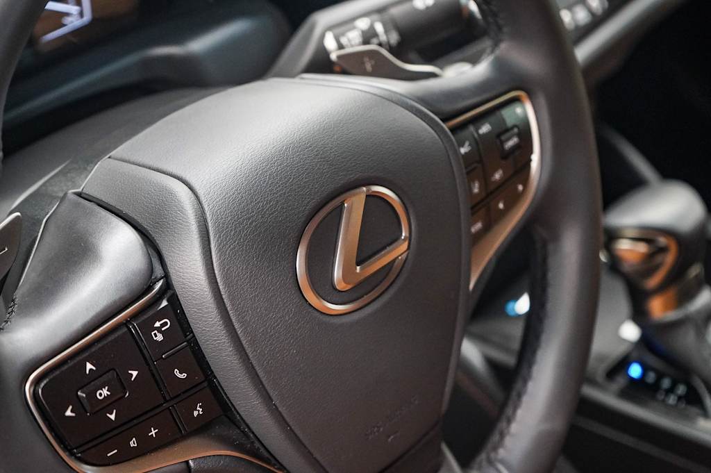 Thumbnail: 2025 Lexus ES - 26