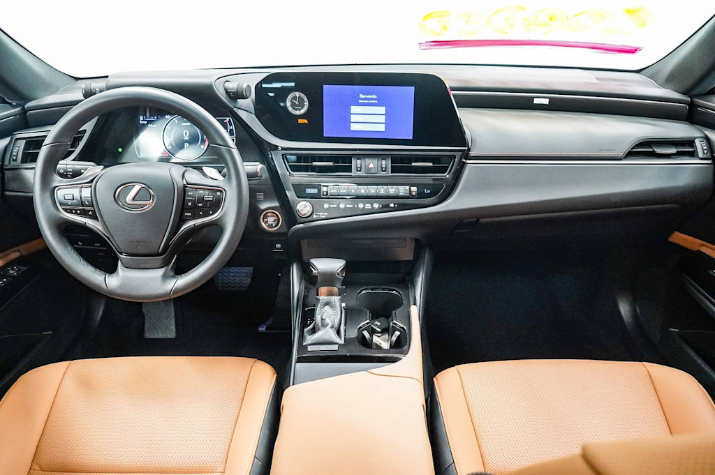 Thumbnail: 2025 Lexus ES - 2