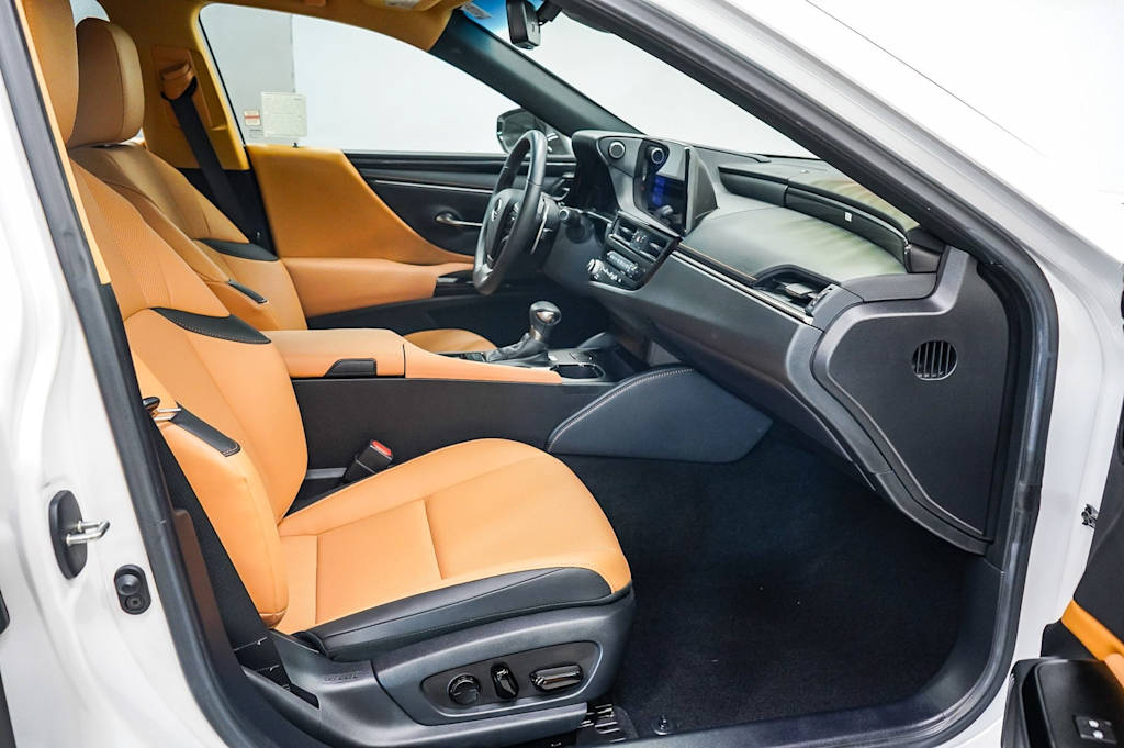 Thumbnail: 2025 Lexus ES - 10