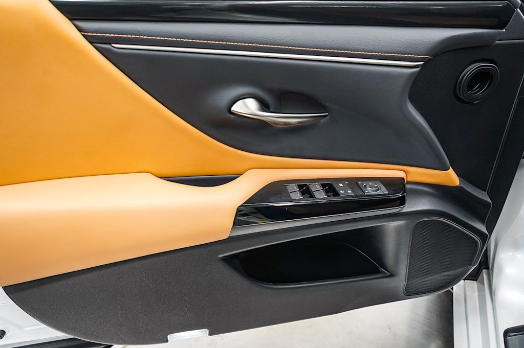 Thumbnail: 2025 Lexus ES - 27