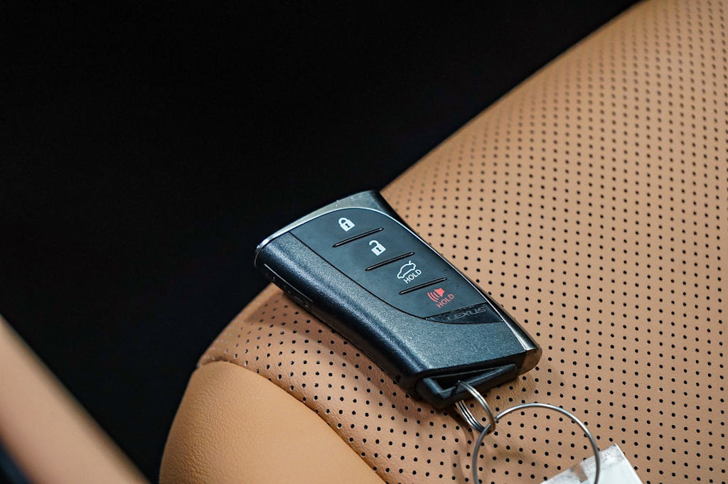 Thumbnail: 2025 Lexus ES - 18
