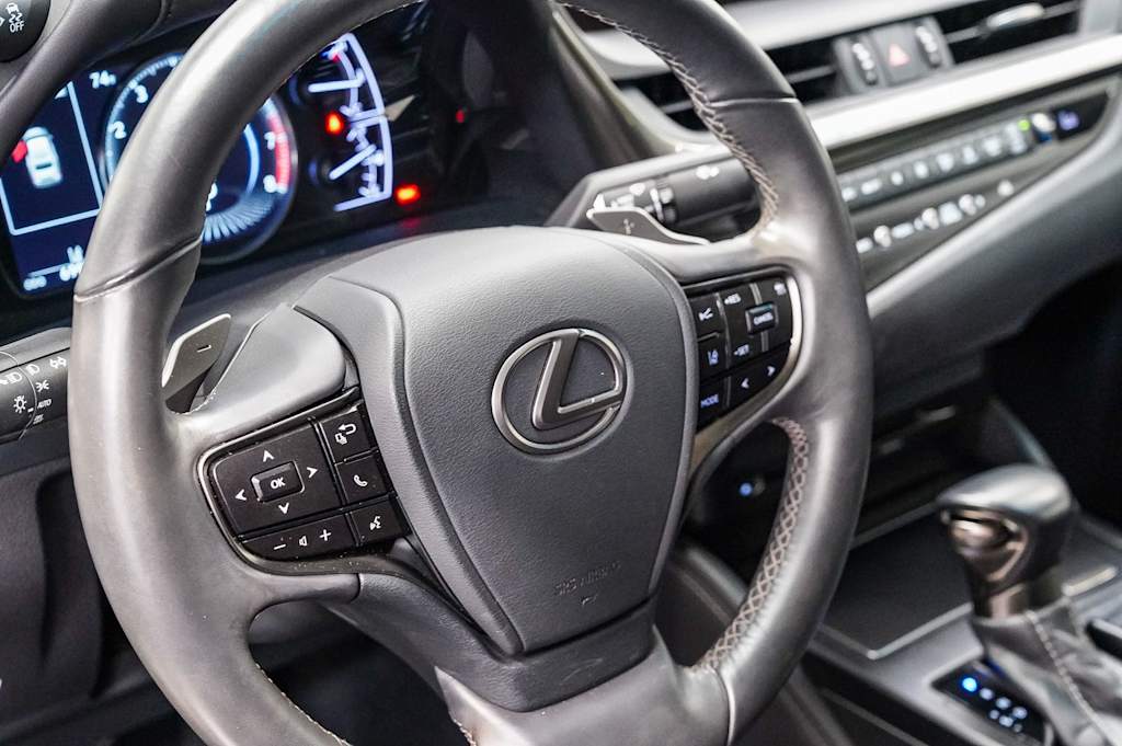 Thumbnail: 2021 Lexus ES - 13