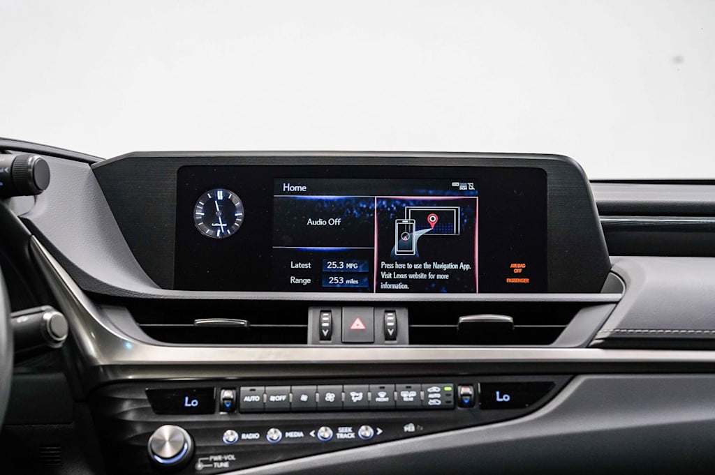Thumbnail: 2021 Lexus ES - 14