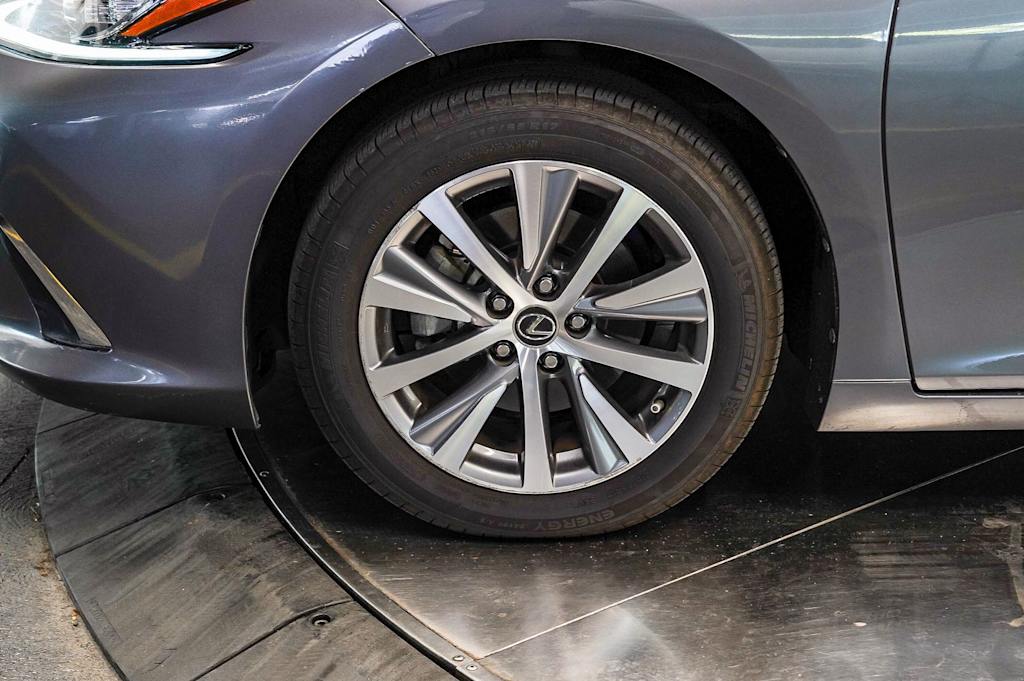 Thumbnail: 2021 Lexus ES - 6