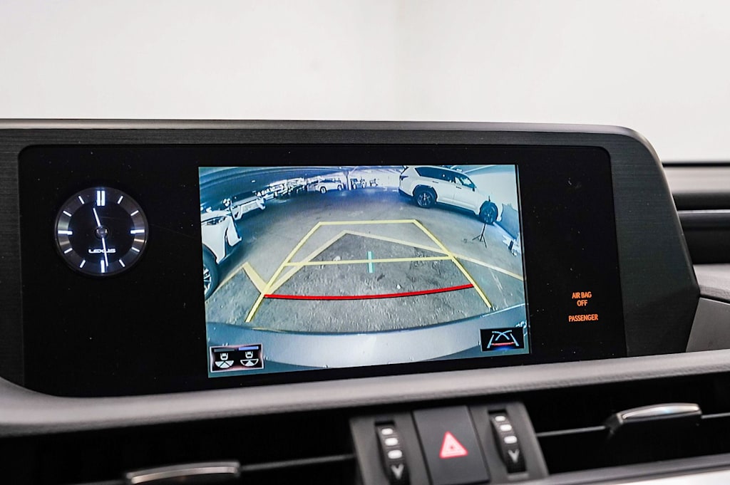 Thumbnail: 2021 Lexus ES - 28