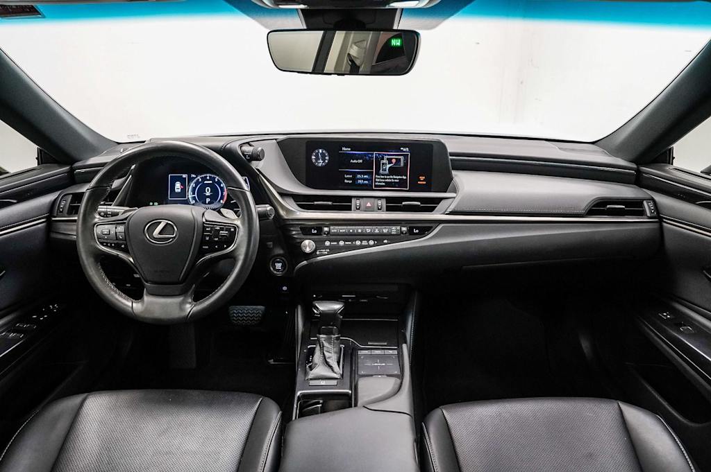 Thumbnail: 2021 Lexus ES - 2