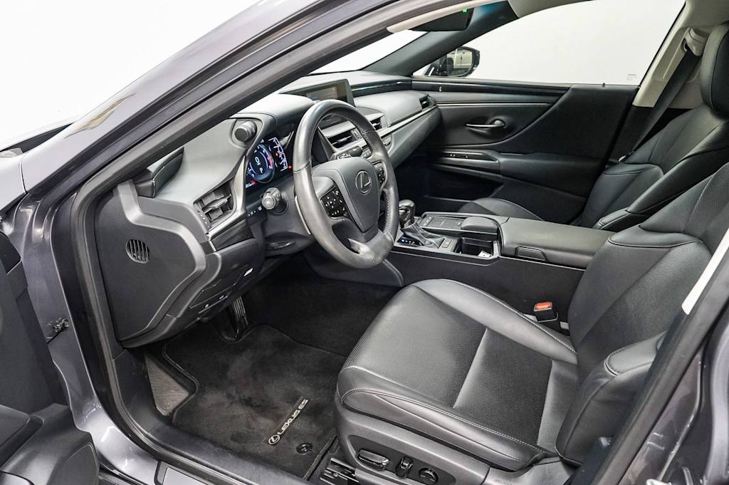 Thumbnail: 2021 Lexus ES - 10