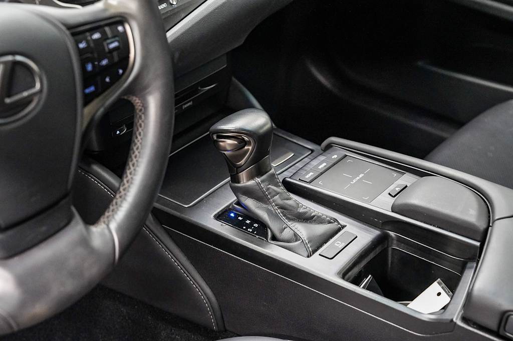 Thumbnail: 2021 Lexus ES - 15