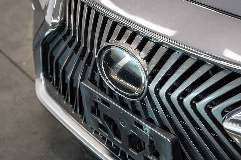 Thumbnail: 2021 Lexus ES - 5