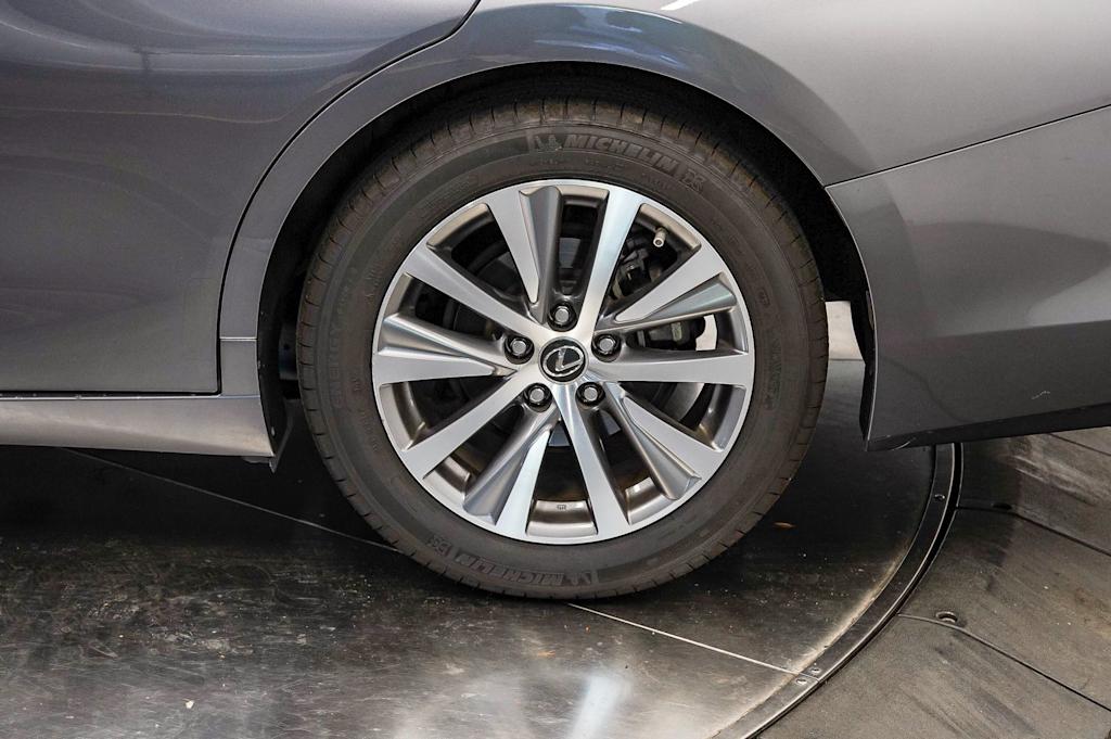 Thumbnail: 2021 Lexus ES - 22