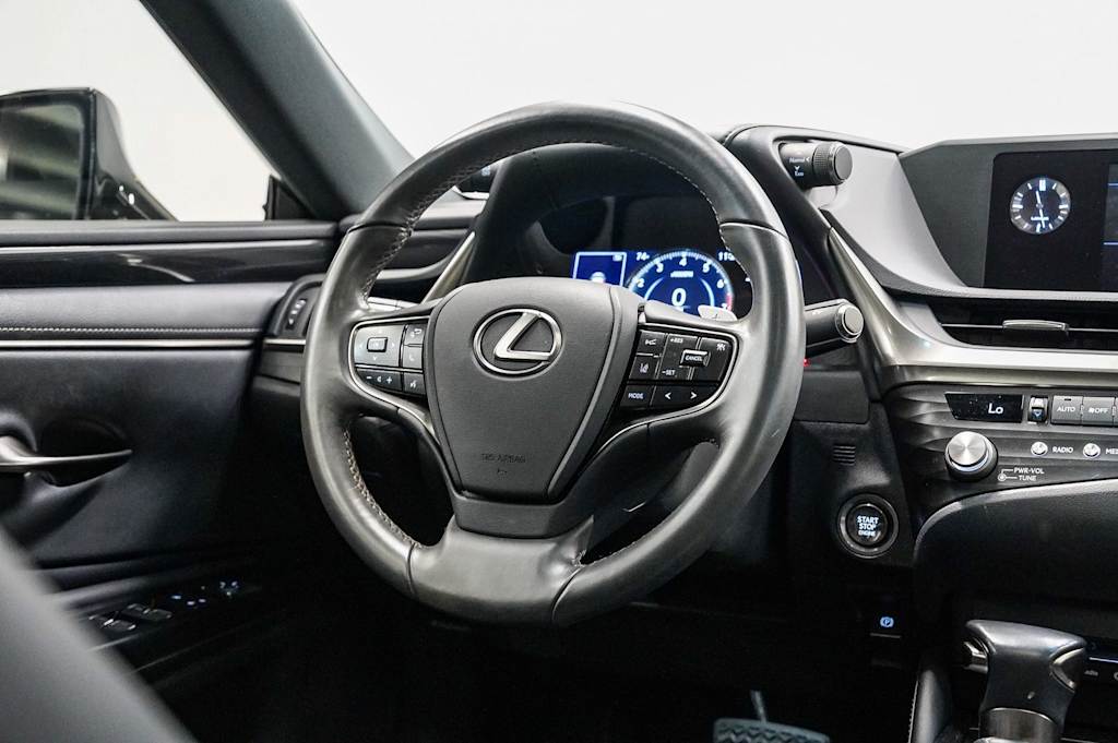 Thumbnail: 2021 Lexus ES - 12