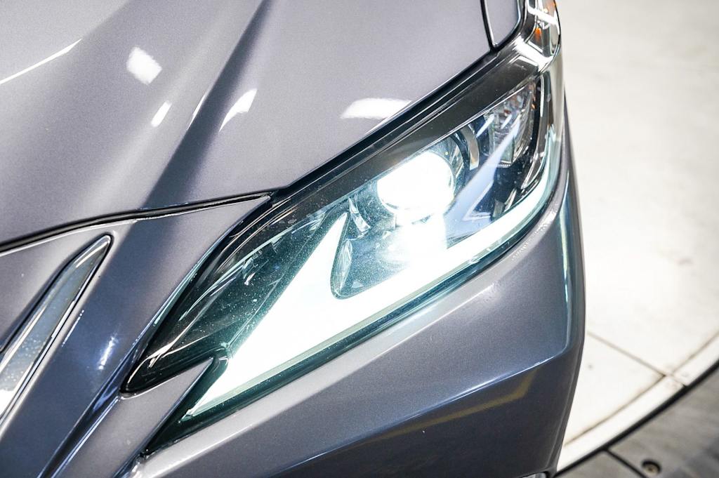 Thumbnail: 2021 Lexus ES - 21